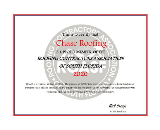 Certificado que indica que Chase Roofing es un orgulloso miembro de la Asociación de Contratistas de Techos del Sur de la Florida para 2020, firmado por Mick Cronje, Presidente de RCASF. Aprenda más sobre nosotros y nuestro compromiso con la excelencia en techos.